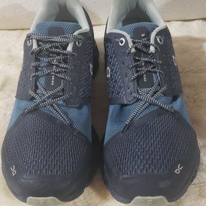 On Cloudstratus Womens Running Shoes 9.5M